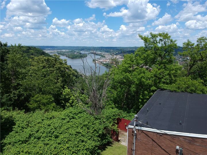 Property Photo:  200 Fingal St  PA 15211 