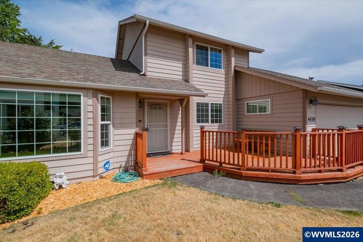 Property Photo: 4439 Fern Ct NE OR 97305