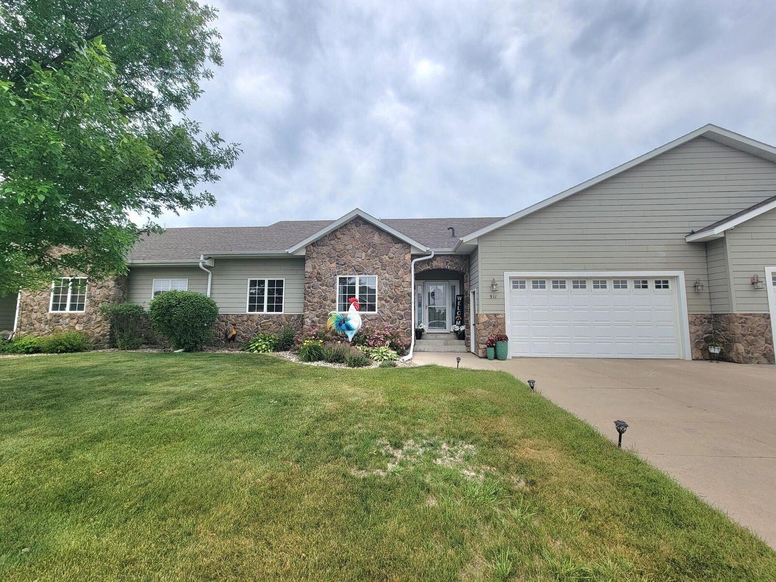 Property Photo:  511 E Palmer Circle  SD 57401 