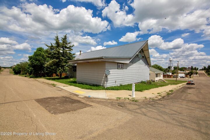 Property Photo: 112 Pacific Avenue ND 58646