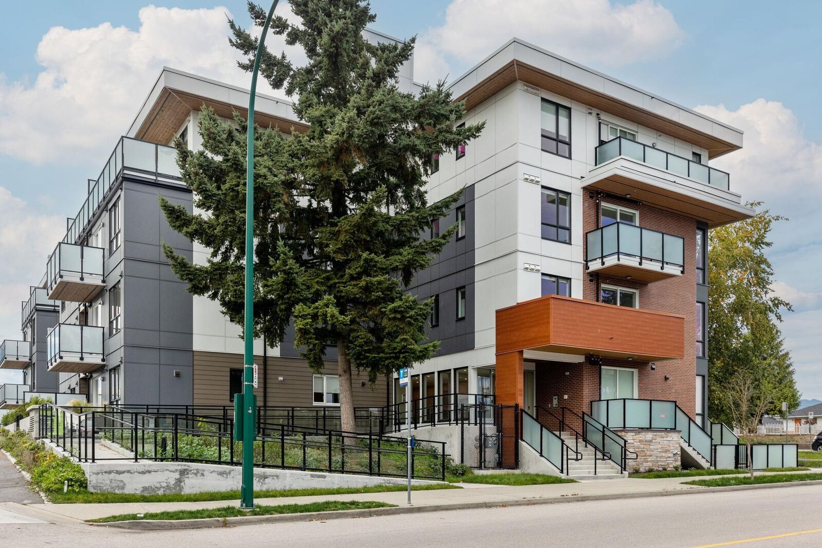 Property Photo: 4933 Clarendon Street 403 BC V5R 3J3