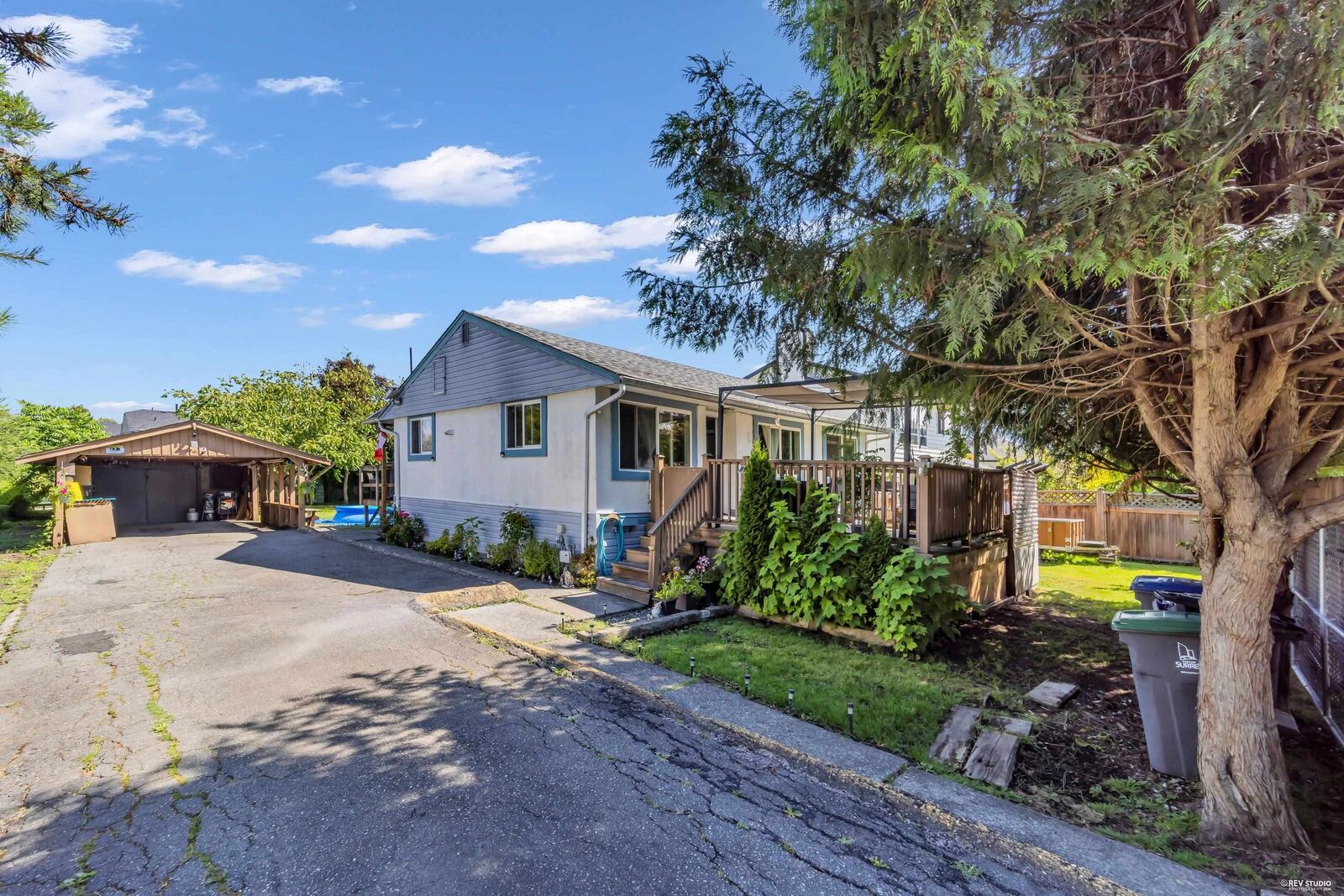 Property Photo: 12587 113 Avenue BC V3V 3M1