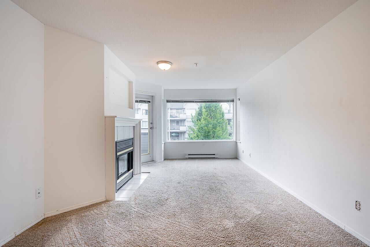 Property Photo: 33708 King Road 314 BC V2S 8C6