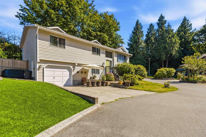 9030 James Place — photo 1