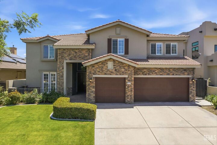 Property Photo: 2510 Edingal Drive CA 93311