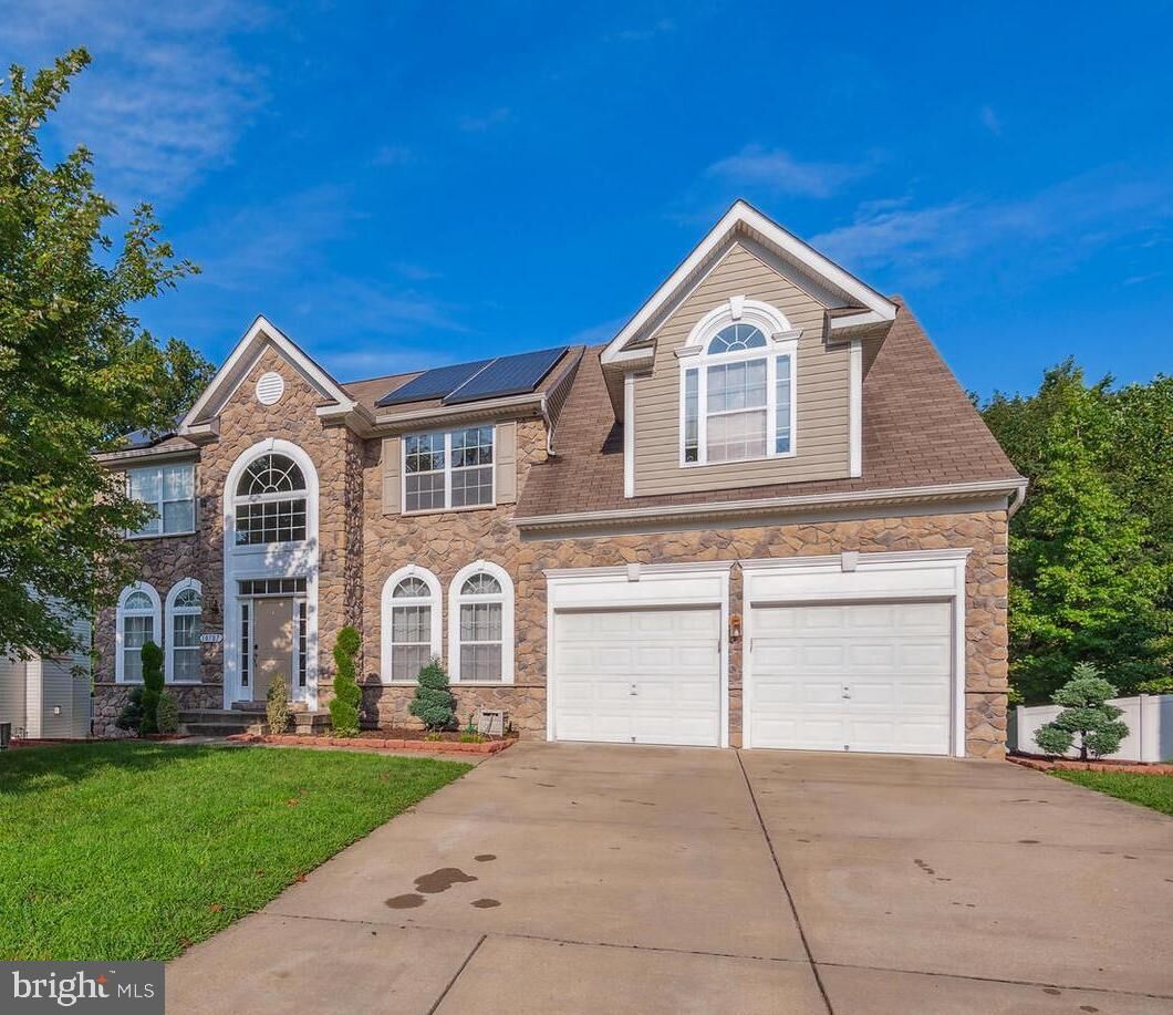 Property Photo: 10707 Quaking Aspen Way MD 20735