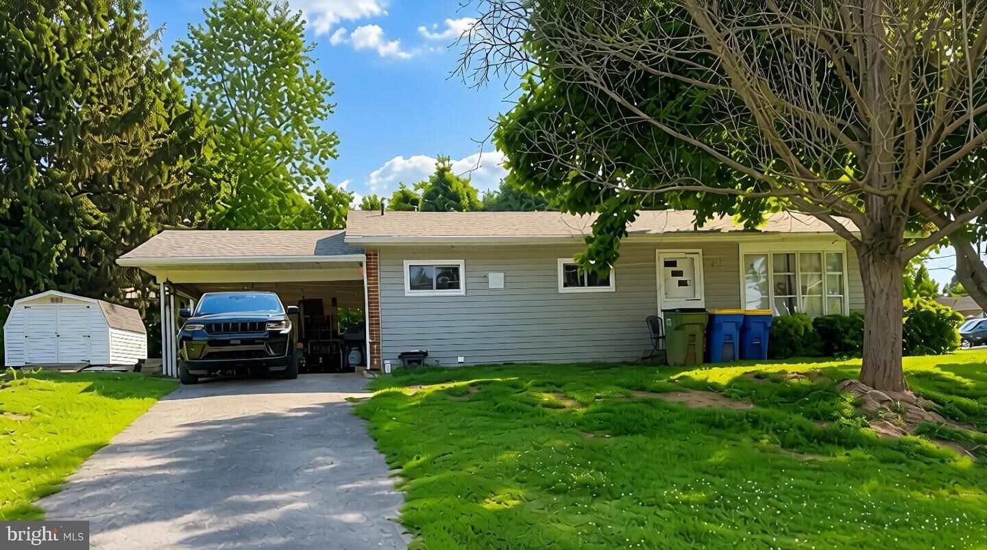 Property Photo: 2070 Sandalwood Court PA 17404