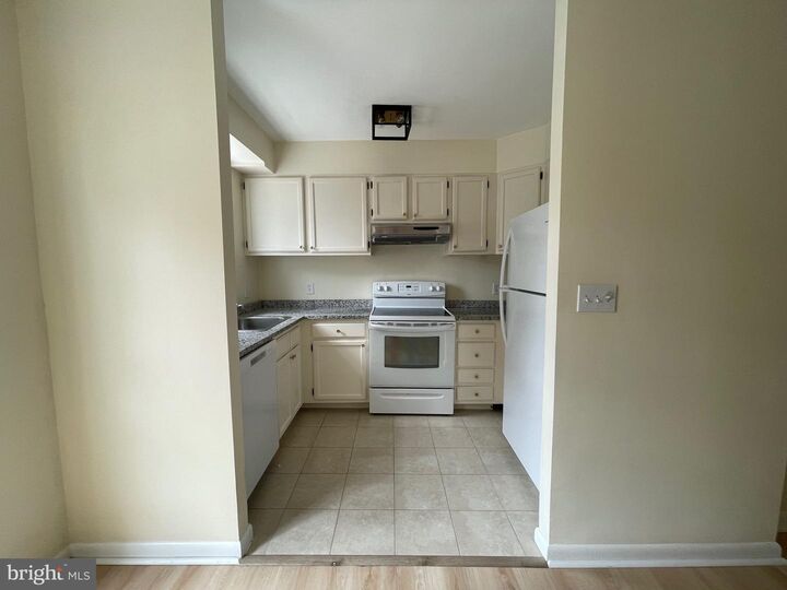Property Photo:  2515 S Walter Reed Drive D  VA 22206 