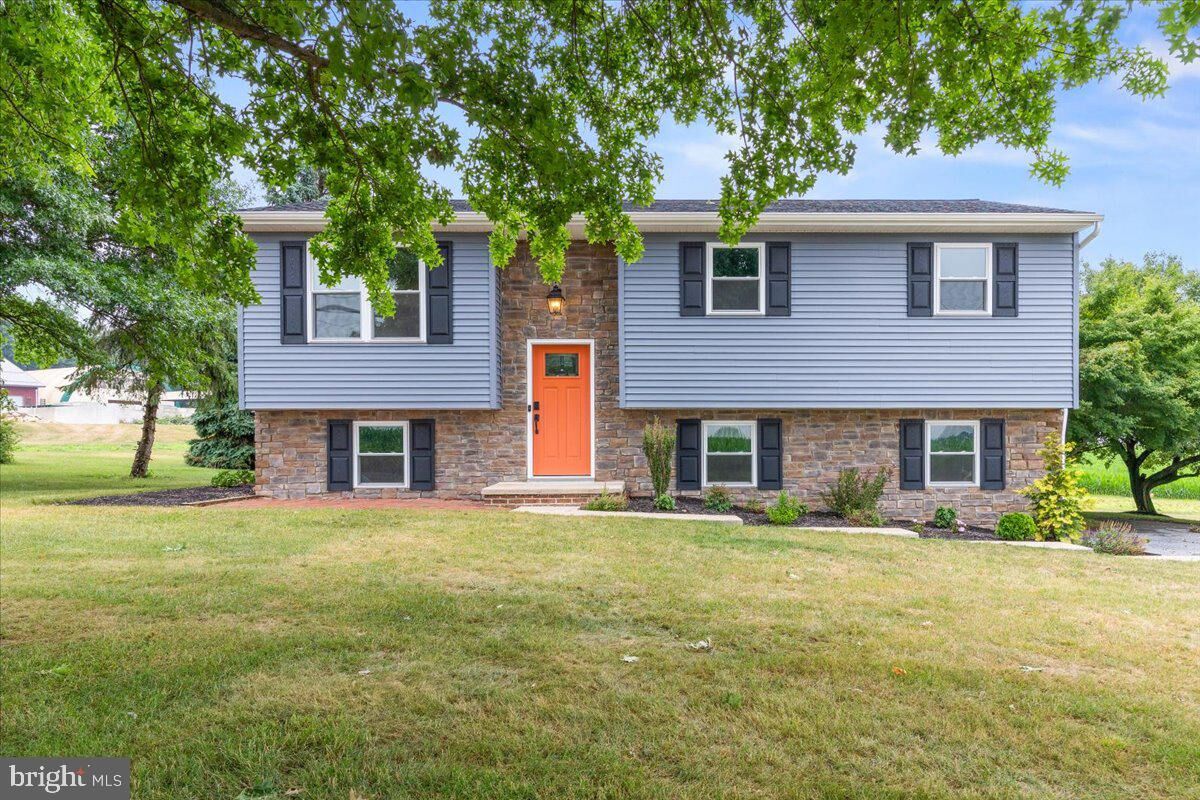 Property Photo: 915 N Colebrook Road PA 17545