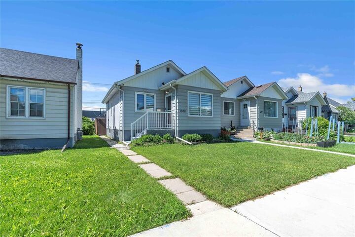 Property Photo:  1000 Strathcona Street  MB R3G 3G5 