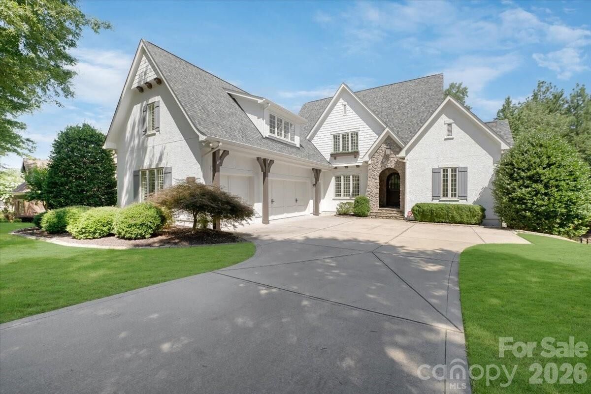 Property Photo: 16728 Ashton Oaks Drive NC 28278