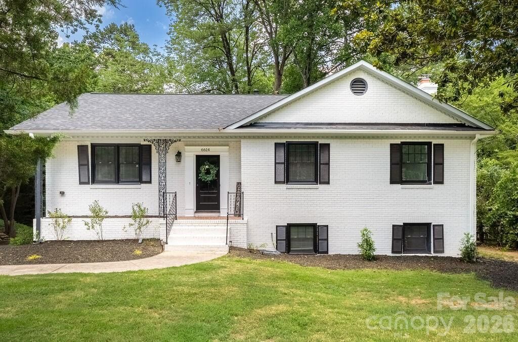 Property Photo:  6614 Old Providence Road  NC 28226 