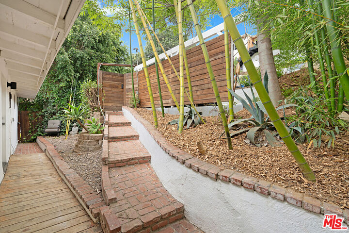 Property Photo: 6331 Grape Pl CA 90068
