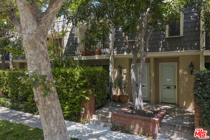 Property Photo: 648 Wilcox Ave CA 90004