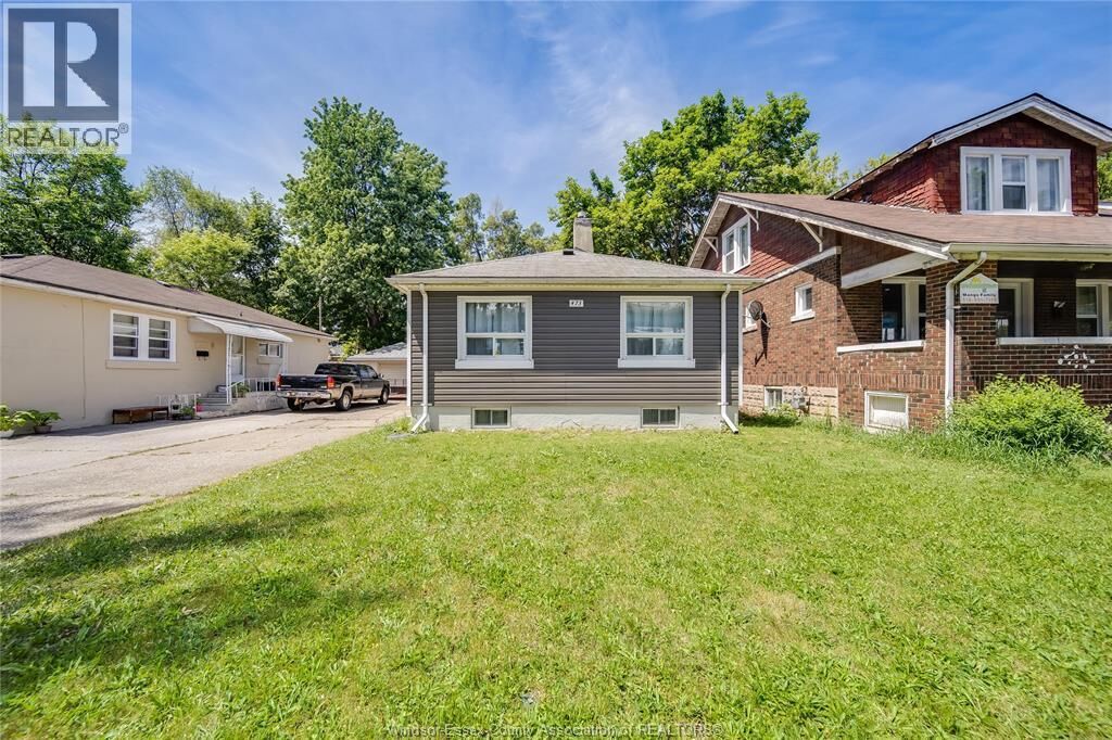 Property Photo:  473 Indian Road  ON N9C 2M3 