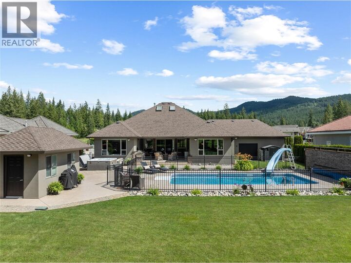 Property Photo: 2714 Golf Course Drive BC V0E 1H2