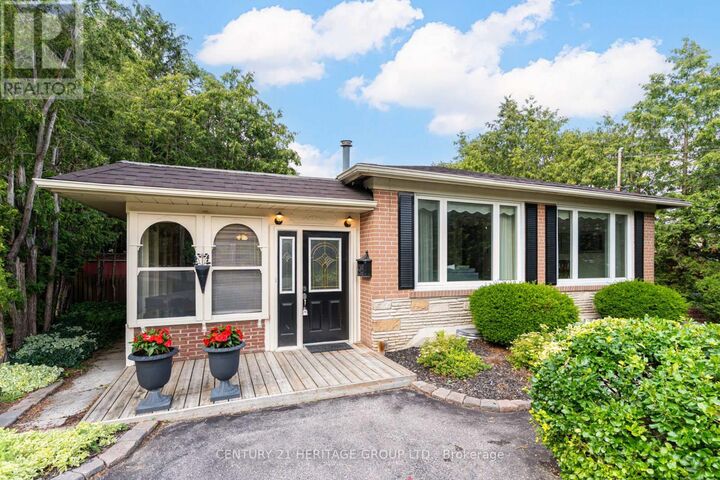 Property Photo: 129 Bolton Avenue ON L3Y 2X3