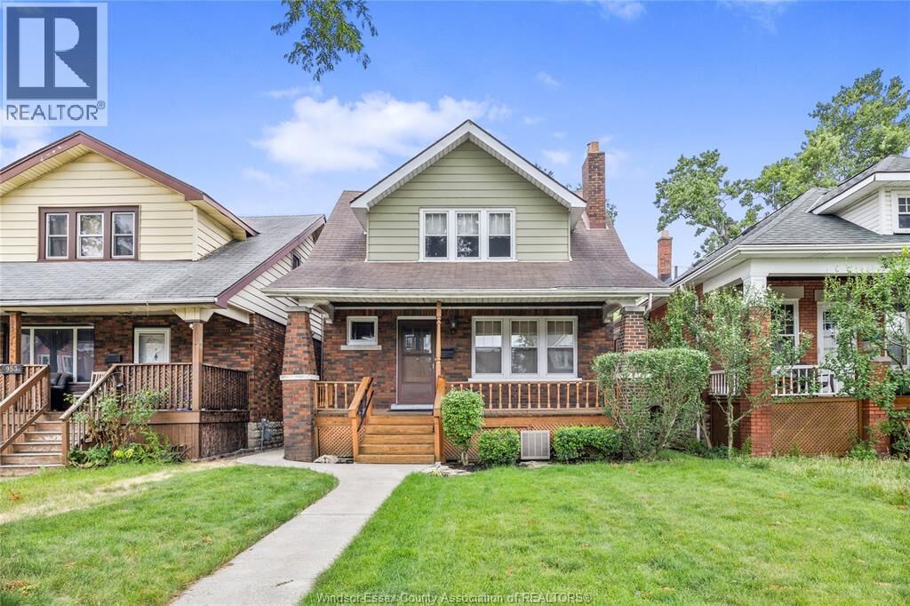 Property Photo:  947 Bruce Avenue  ON N9A 4X8 