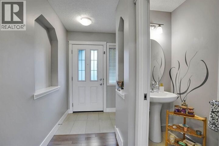 Property Photo:  64 Sage Hill Point Northwest  AB T3R 0H3 