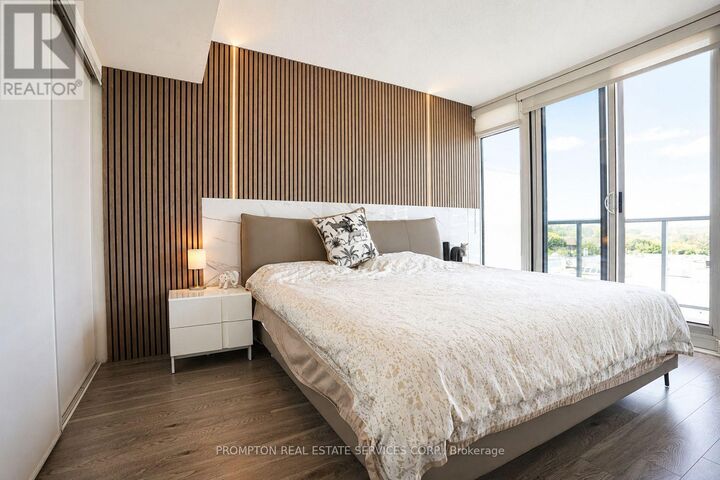 Property Photo: 72 Esther Shiner Boulevard 717 ON M2K 2X9