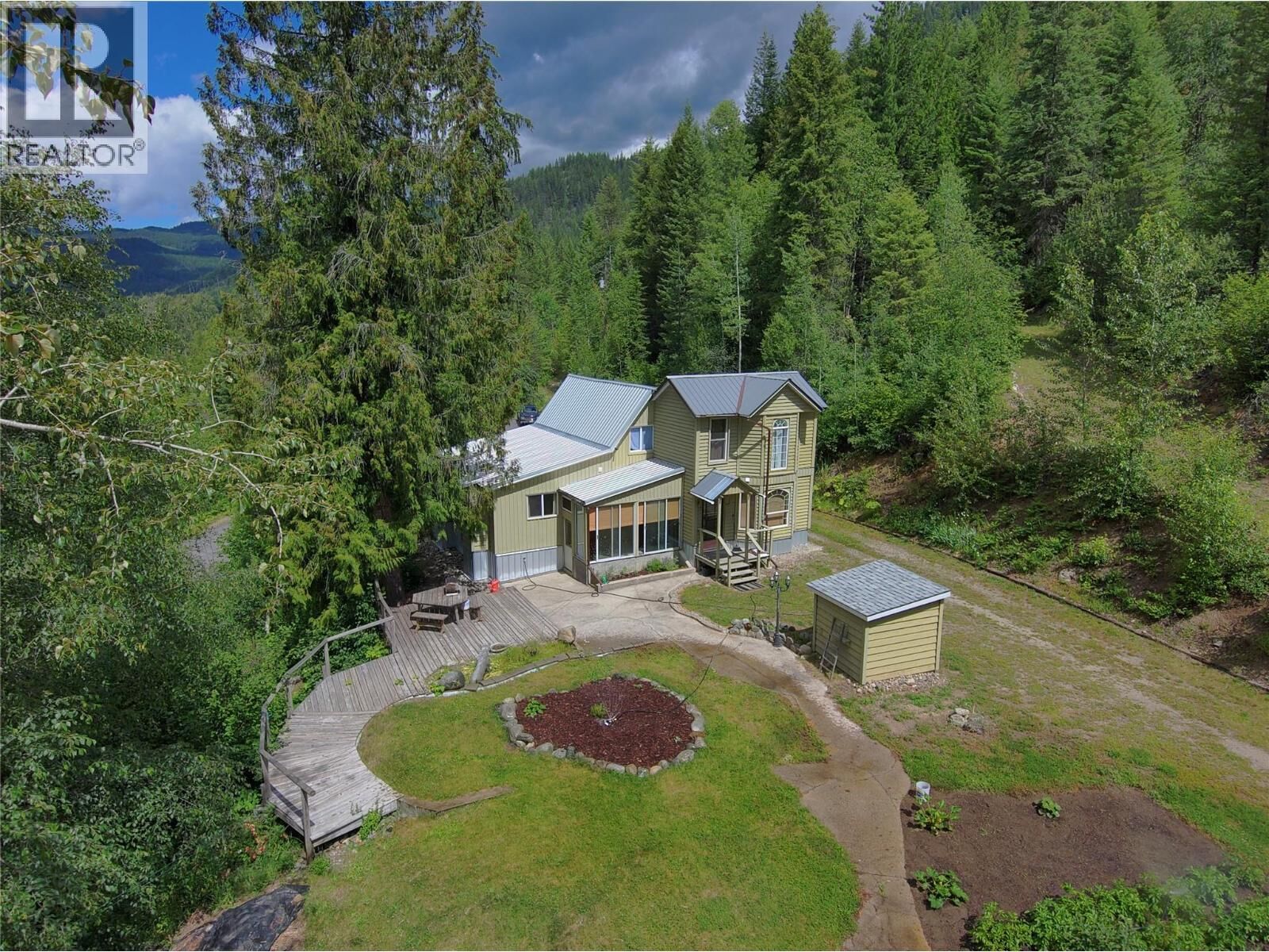 Property Photo: 440 Hubscher Road BC V0G 1L0