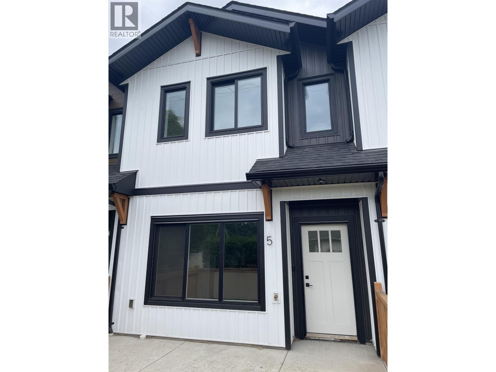 Property Photo: 3302 Eby Street 5 BC V8G 4B5
