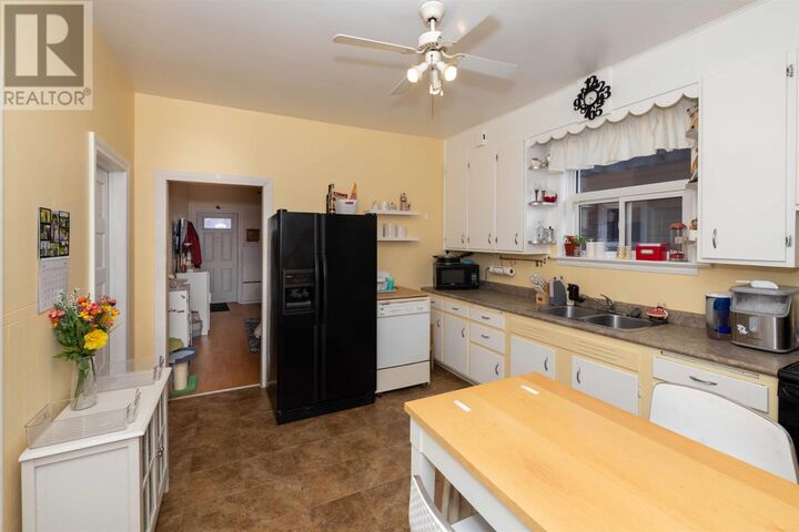 Property Photo:  825 Alberta St  ON P7C 3E8 
