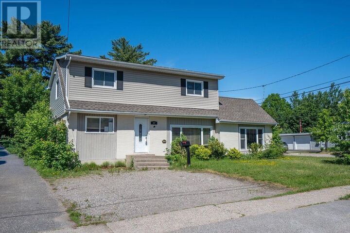 Photo de la propriété:  67 Hugill St  ON P6A 4E6 