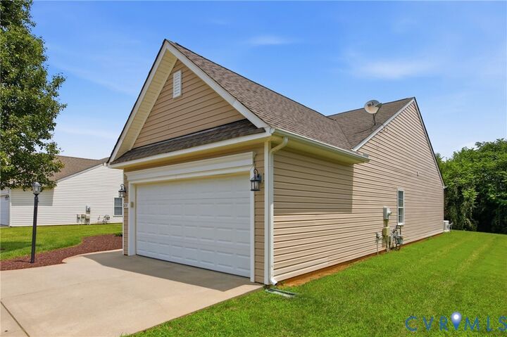 Property Photo:  7439 Settlers Ridge Court  VA 23231 