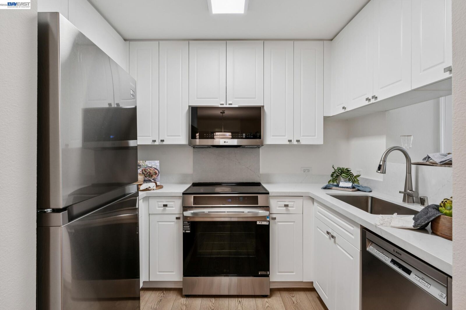 Property Photo: 1315 Alma Ave 211 CA 94596