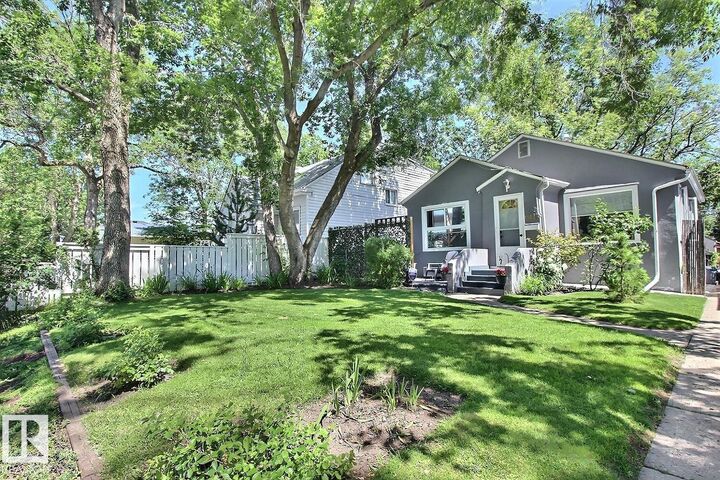 Property Photo:  11445 68 Street NW  AB T5B 1N9 
