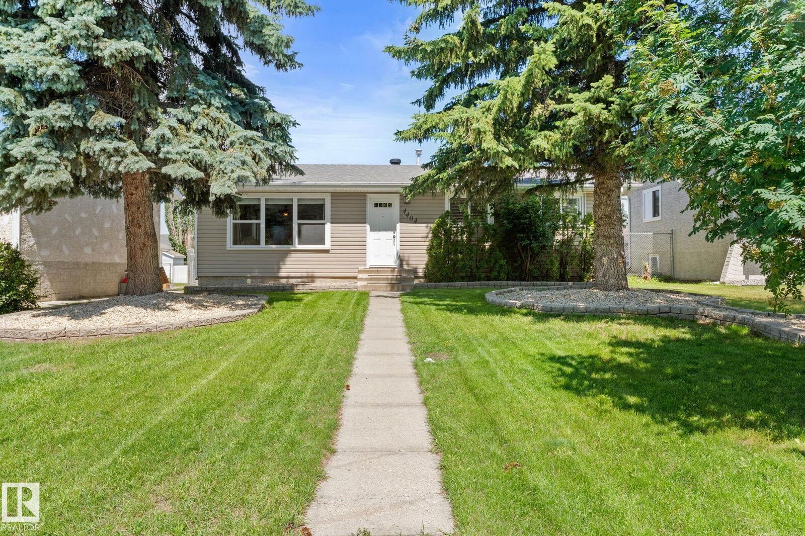 Property Photo: 4404 42B Avenue AB T9E 4R9