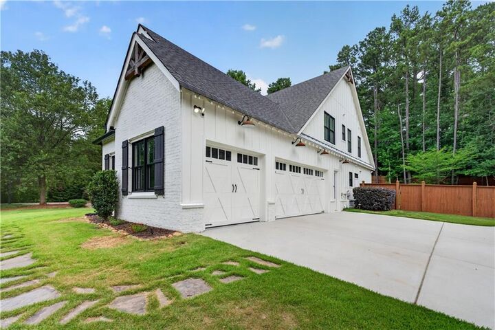 Property Photo: 1009 Davenport Circle GA 30127