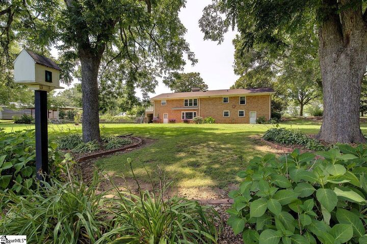 Property Photo: 202 Ridgecrest Court SC 29680