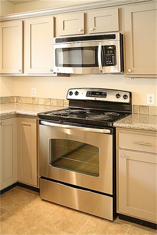 Property Photo: 9 Wolfhound Lane TX 77380