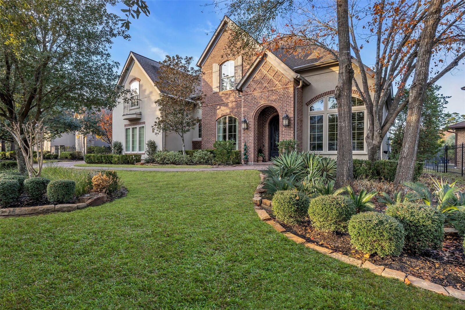 Property Photo: 75 S Player Crest Circle TX 77382