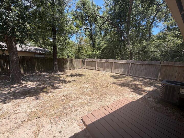 Property Photo: 9 Wolfhound Lane TX 77380