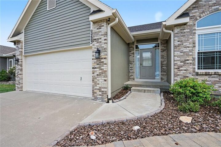 Property Photo: 9223 N Jarboe Street MO 64155