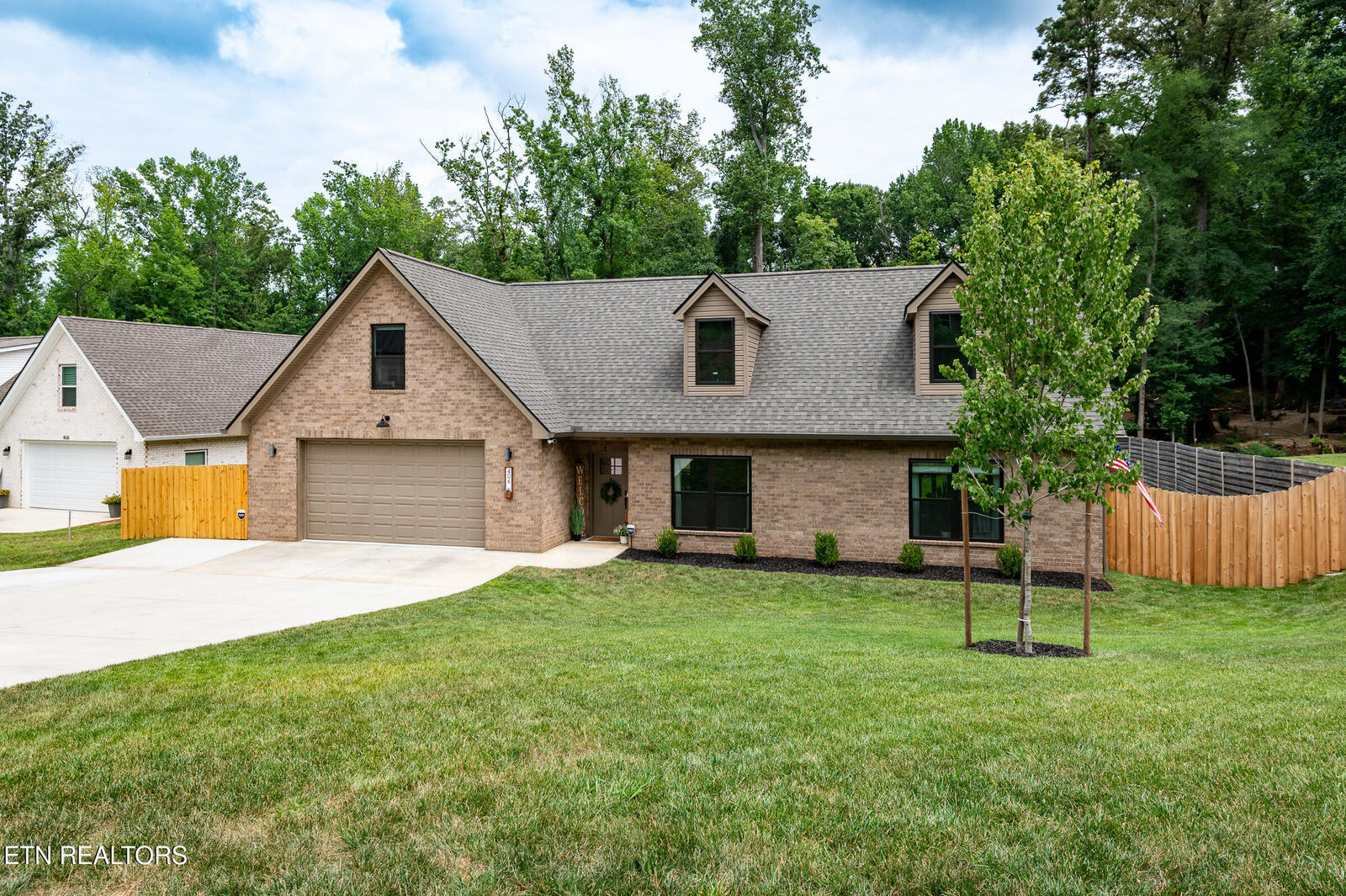 Property Photo:  406 Robinson Tr  TN 37774 