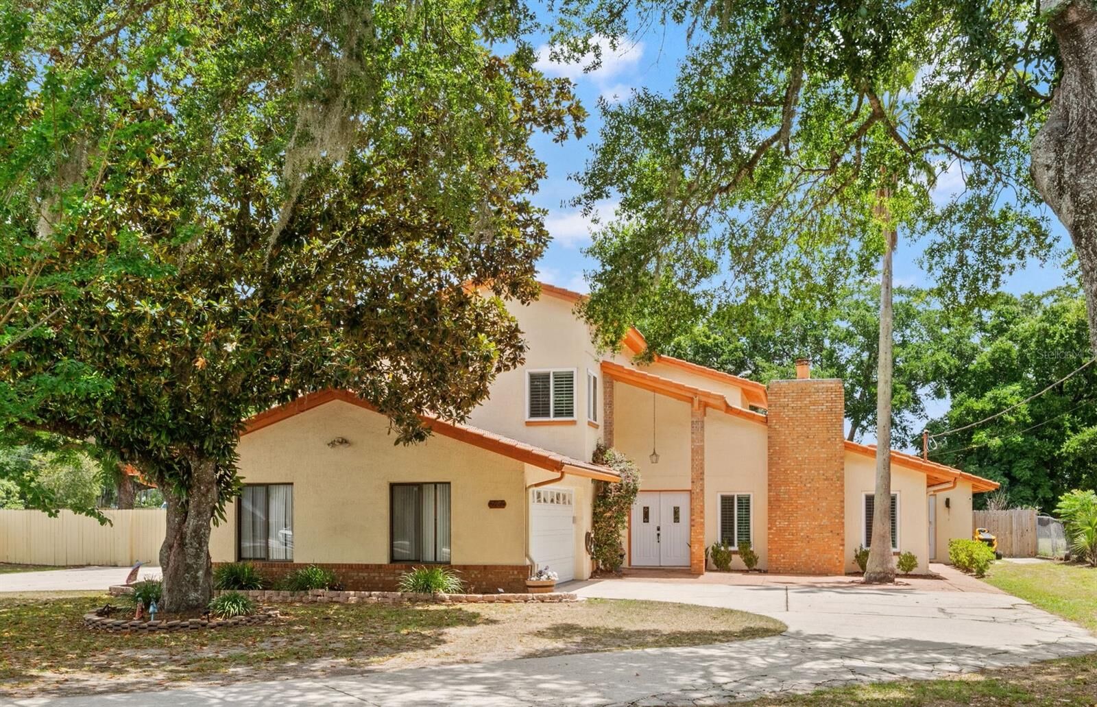 Property Photo: 1161 W Lake Brantley Road FL 32714