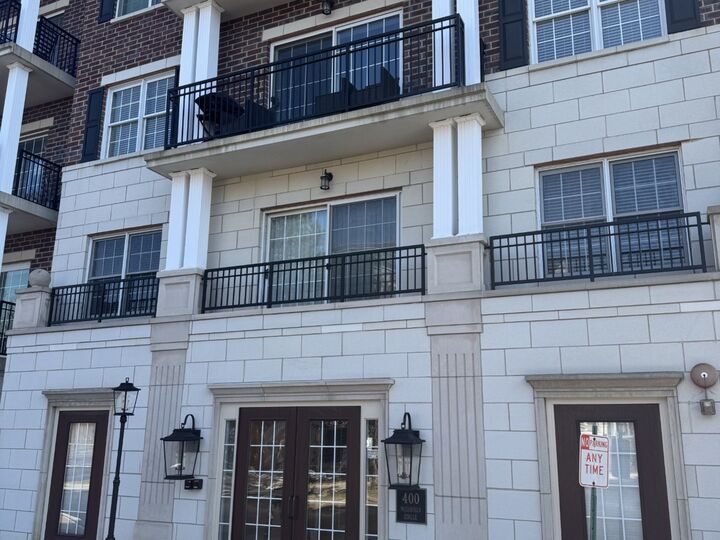 Property Photo: 400 McDaniels Circle 405 IL 60514