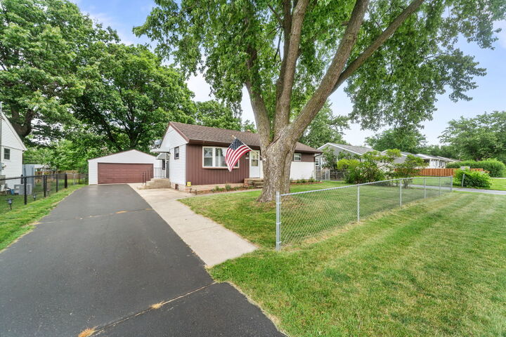 Property Photo: 1006 Copper Drive IL 61115