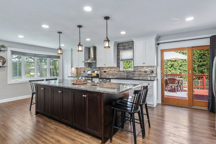 Property Photo:  2422 Chippewa Court  IL 60532 