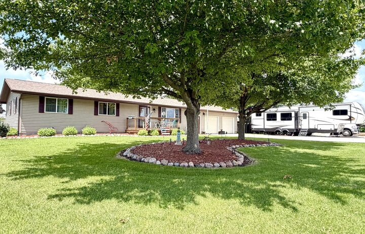 Property Photo:  110 N Seigel Street  IL 61334 