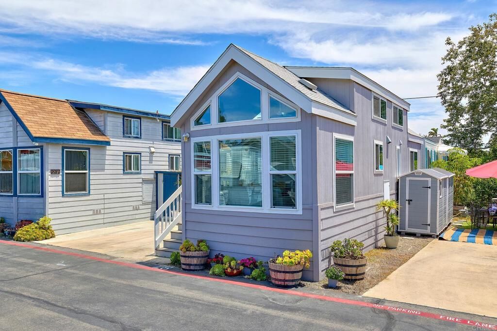 Property Photo:  1549 N Vulcan Ave 28  CA 92024 