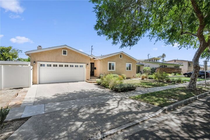 Property Photo: 2784 Vuelta Grande CA 90815
