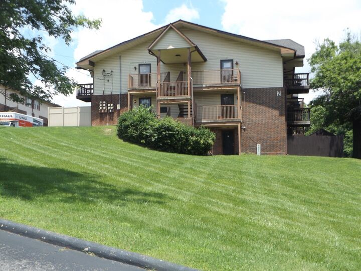 Property Photo: 500 Paragon Mills Rd N5 TN 37211