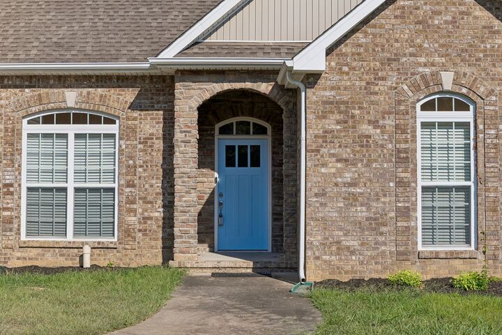 Property Photo:  1057 Willow Cir  TN 37043 