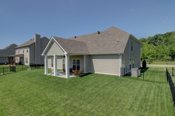 Property Photo:  1057 Willow Cir  TN 37043 