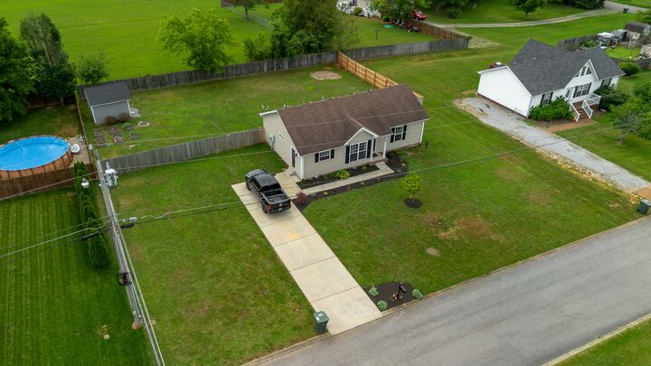 Property Photo:  107 Locke Ct  TN 37148 